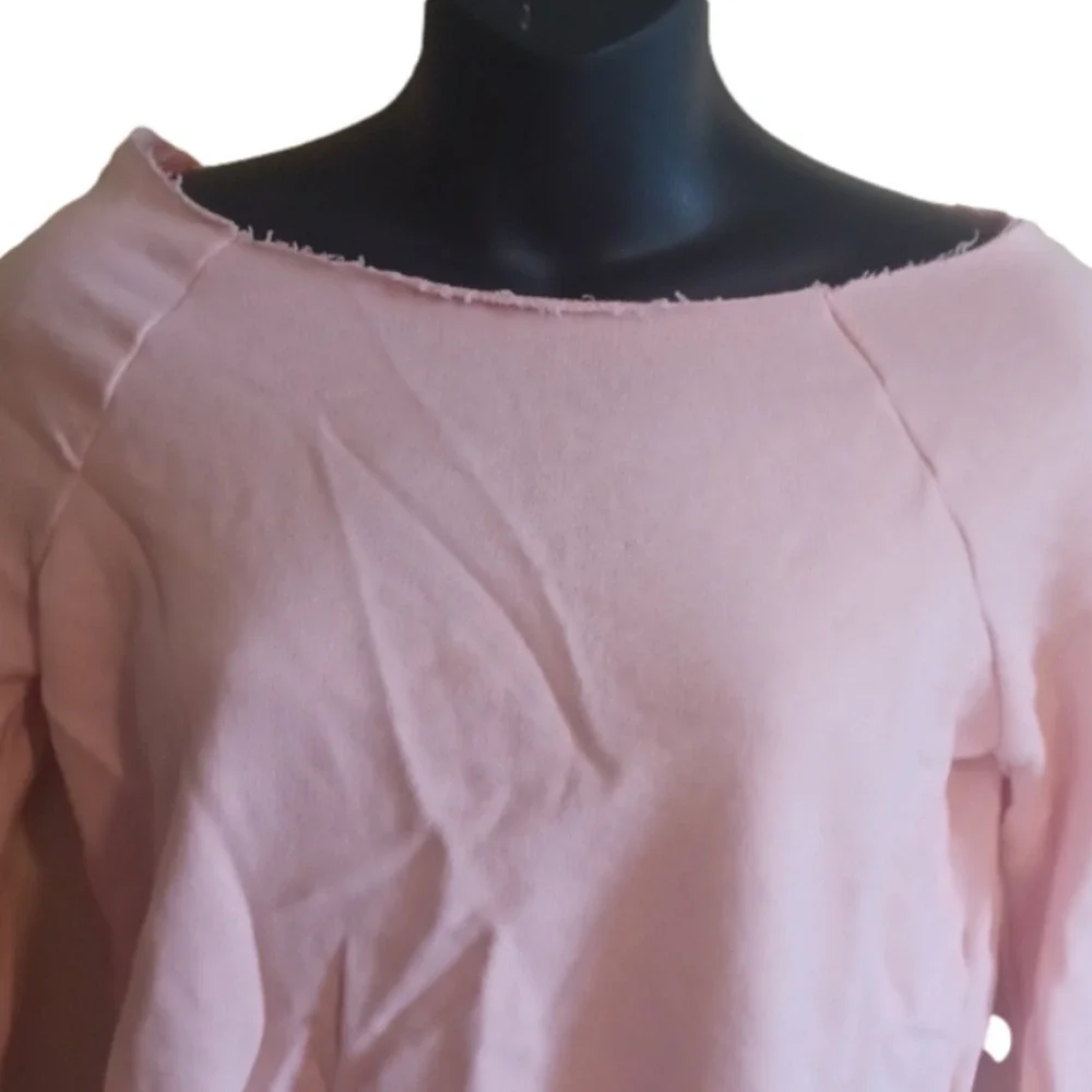 Pink Hollister xs sweatshirt. Perfect for Cooler Summer Nights On The Beach.